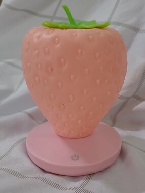 Peach Strawberry Night Light with Green Leaf Top - ♻️ 5/$10 ♻️ Tested, Works!